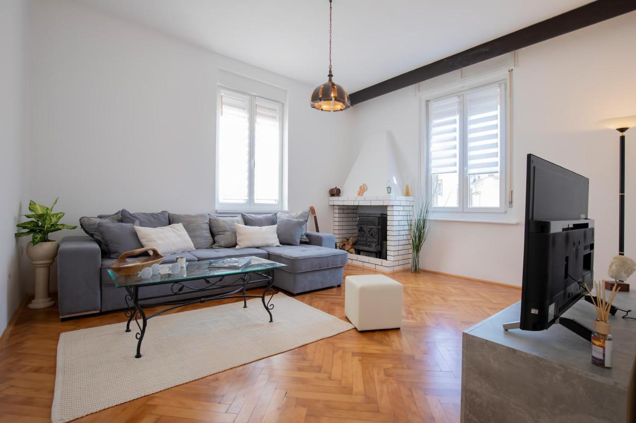 Amphitheater Apartment Pula Exterior photo