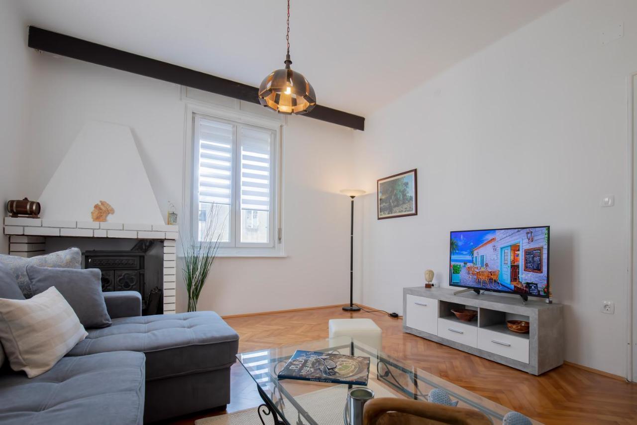 Amphitheater Apartment Pula Exterior photo