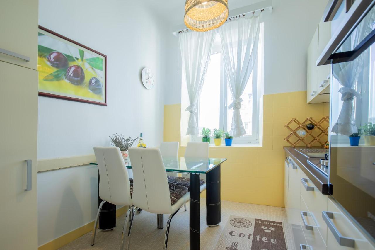 Amphitheater Apartment Pula Exterior photo