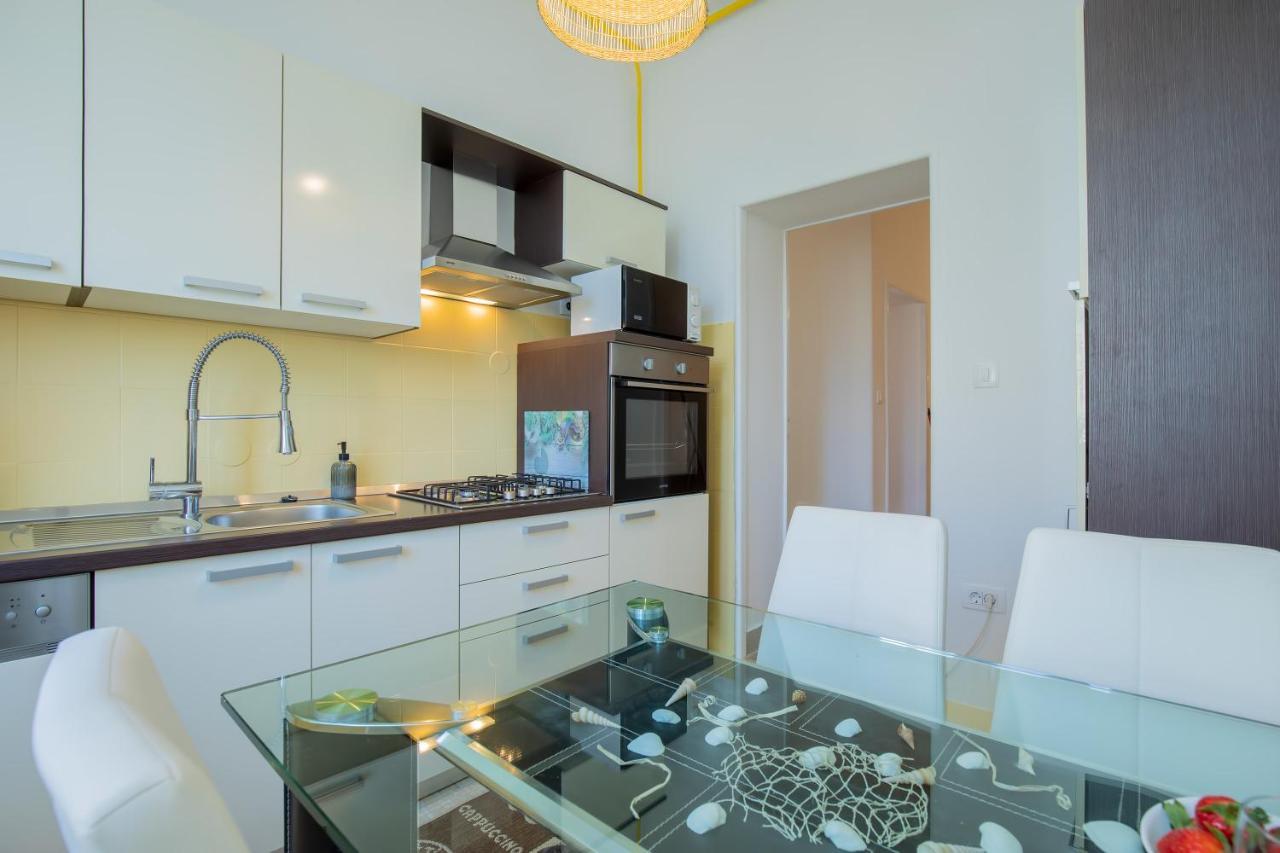 Amphitheater Apartment Pula Exterior photo