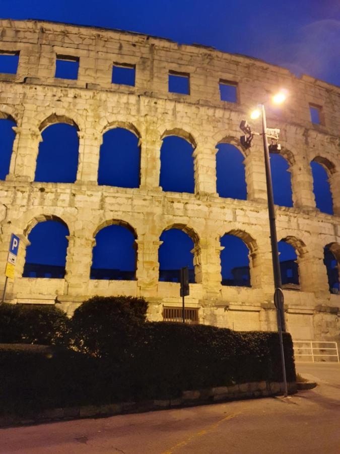 Amphitheater Apartment Pula Exterior photo